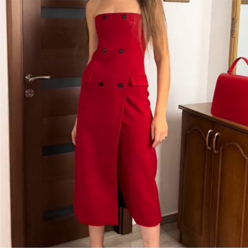 Elegant Red Strapless Dress